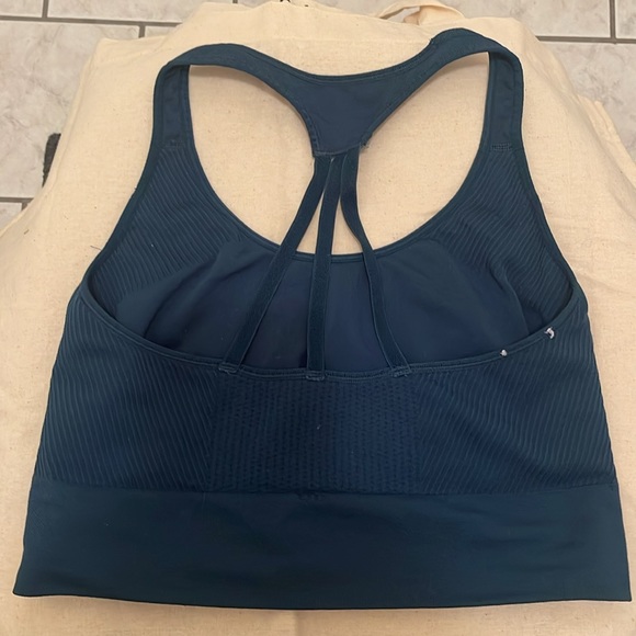 Adidas Women’s training branded Aeroknit Bra - Picture 6 of 7
